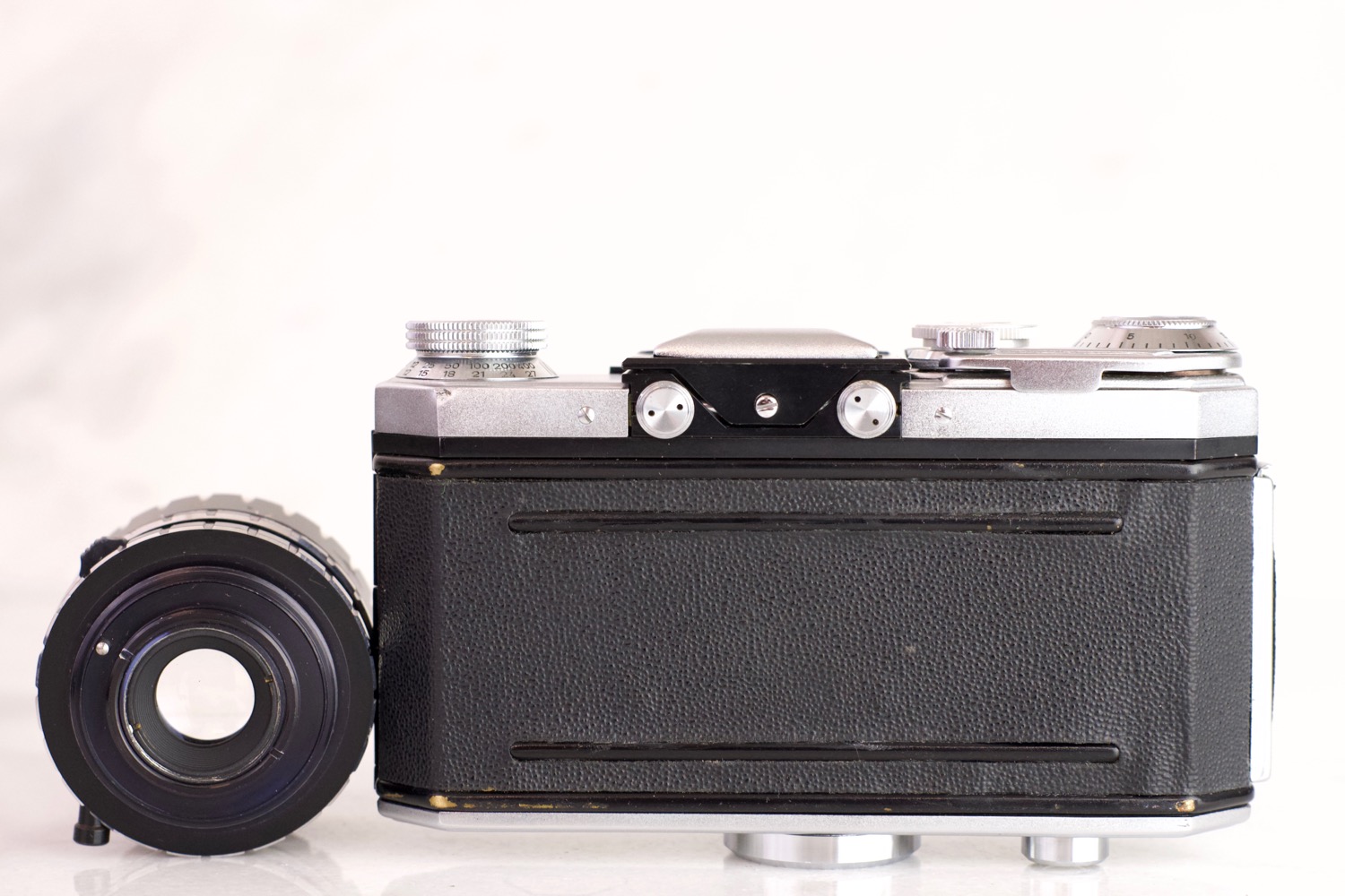 Wirgin Edixa Reflex B 35mm Film SLR Camera with Isco Gottingen